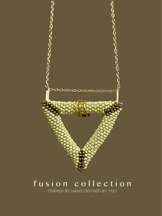 Fusion Özel İşleme Üçgen Kolye