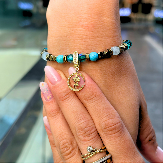 Cleopatra Bileklik – 14 Ayar Altın Charm, 7 Çakra Swarovski ve Doğal Taşlar (Turkuaz, Akuamarin, Hematit)