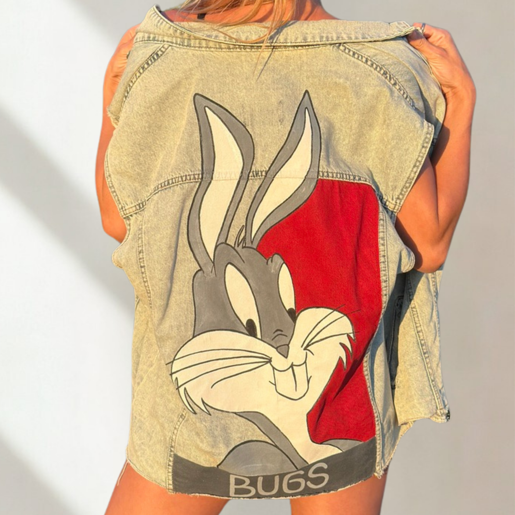 Bugs Bunny Boyalı Kot Yelek – El Yapımı