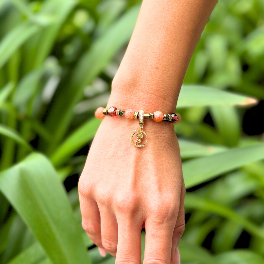 Emerald Phoenix Bileklik – 14 Ayar Altın Charm, Sunstone, Swarovski Kristal ve Hematit